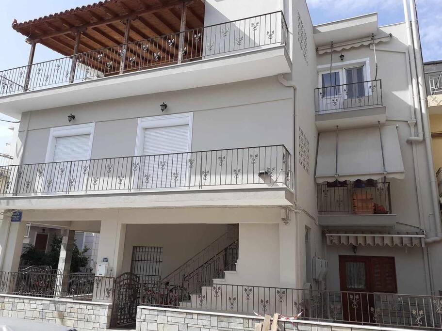 Ballas View Apartment *